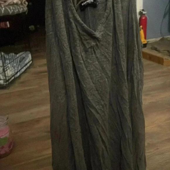 dark gray shirt - Picture 3 of 4